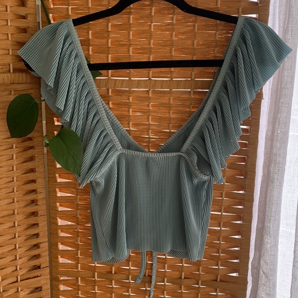Blue scrunchable frilly top - unknown brand - tagless - fits like a small - Picture 2 of 5